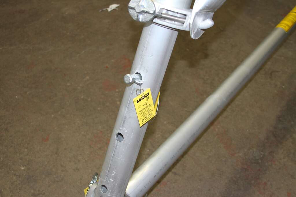 Height-Adjusting Bolts on the Aluminum Tri-adjustable Gantry 